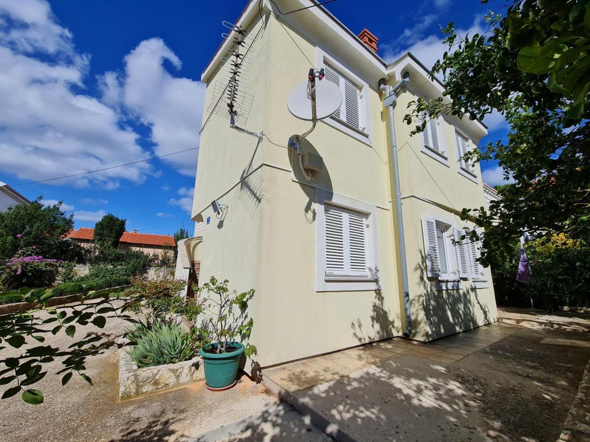 Apartmani Lenka Ugljan Esterno foto