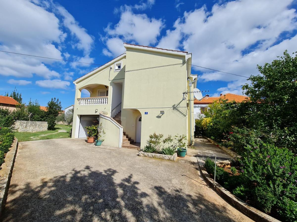 Apartmani Lenka Ugljan Esterno foto