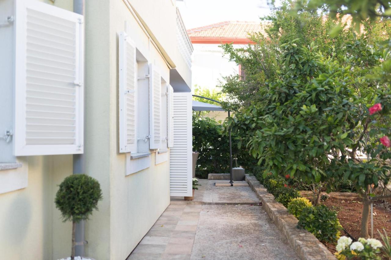 Apartmani Lenka Ugljan Esterno foto