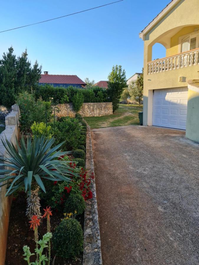 Apartmani Lenka Ugljan Esterno foto