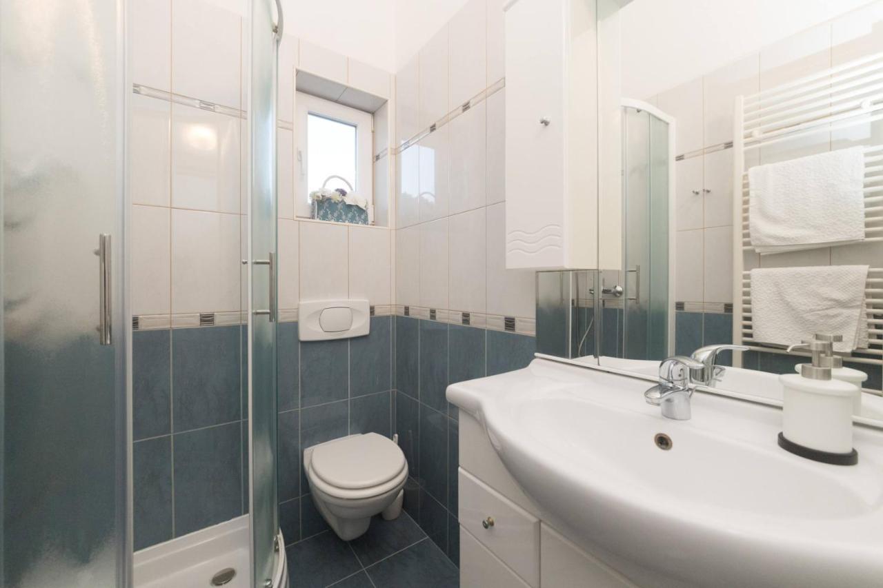 Apartmani Lenka Ugljan Esterno foto
