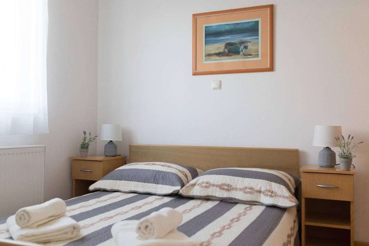 Apartmani Lenka Ugljan Esterno foto