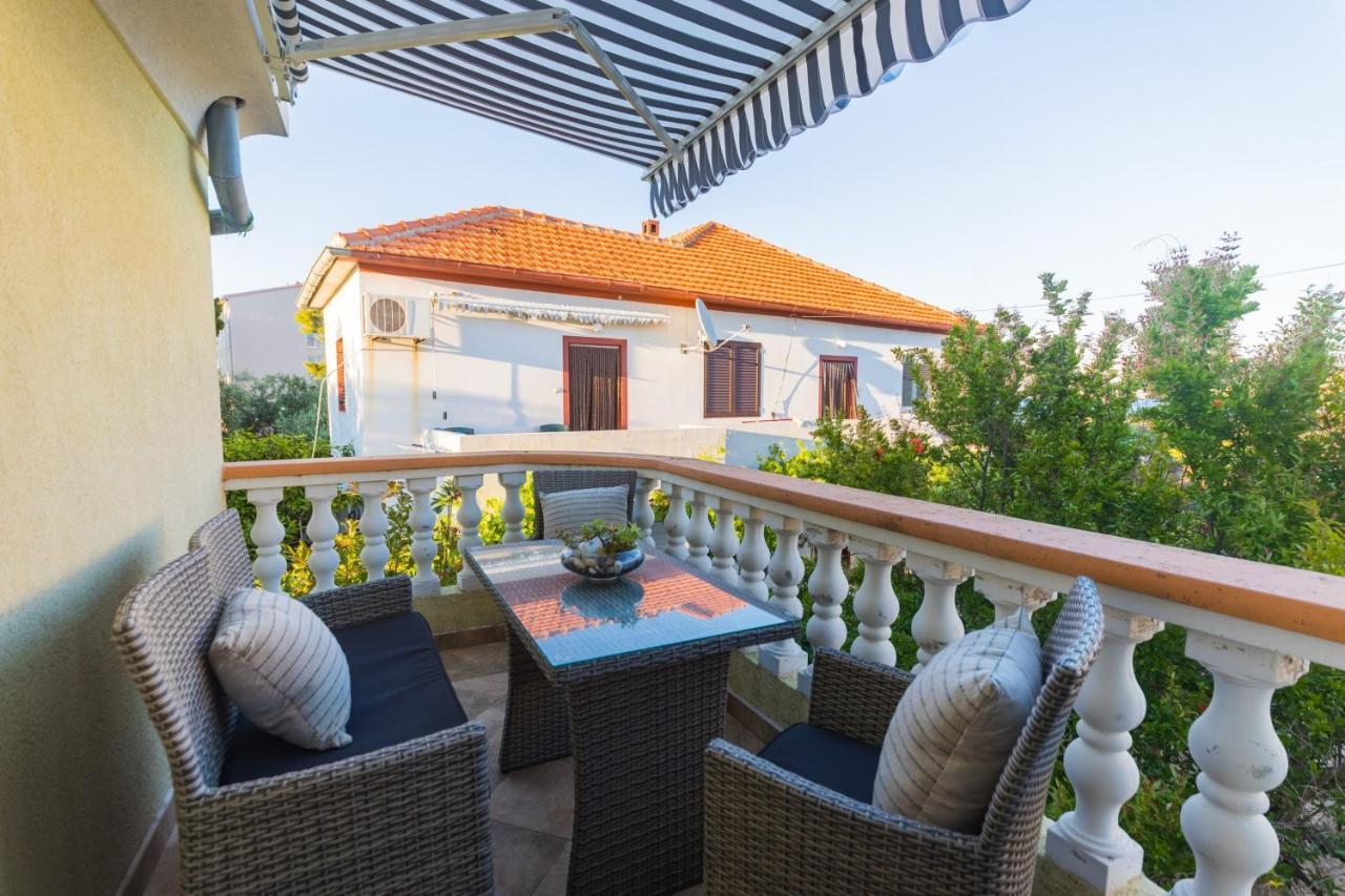 Apartmani Lenka Ugljan Esterno foto