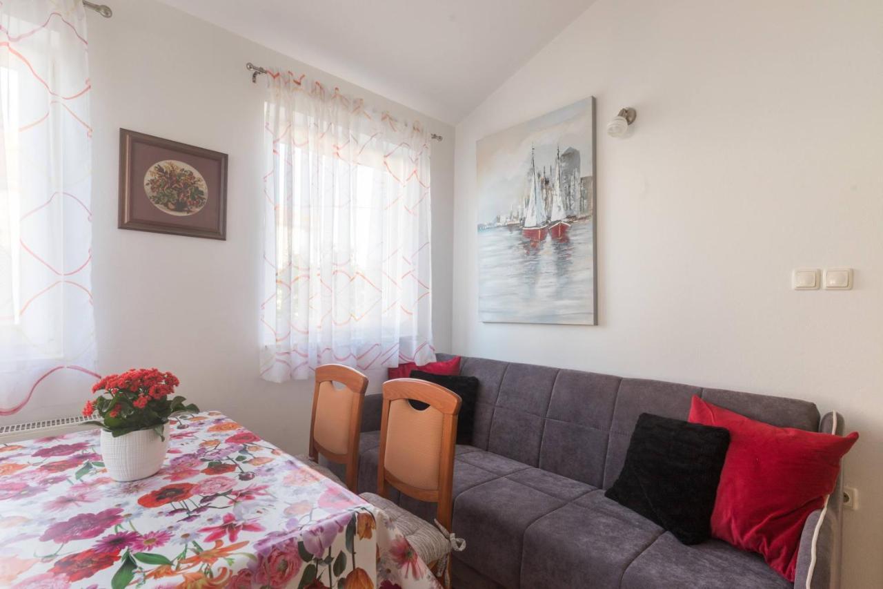 Apartmani Lenka Ugljan Esterno foto