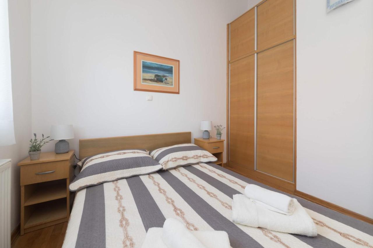 Apartmani Lenka Ugljan Esterno foto
