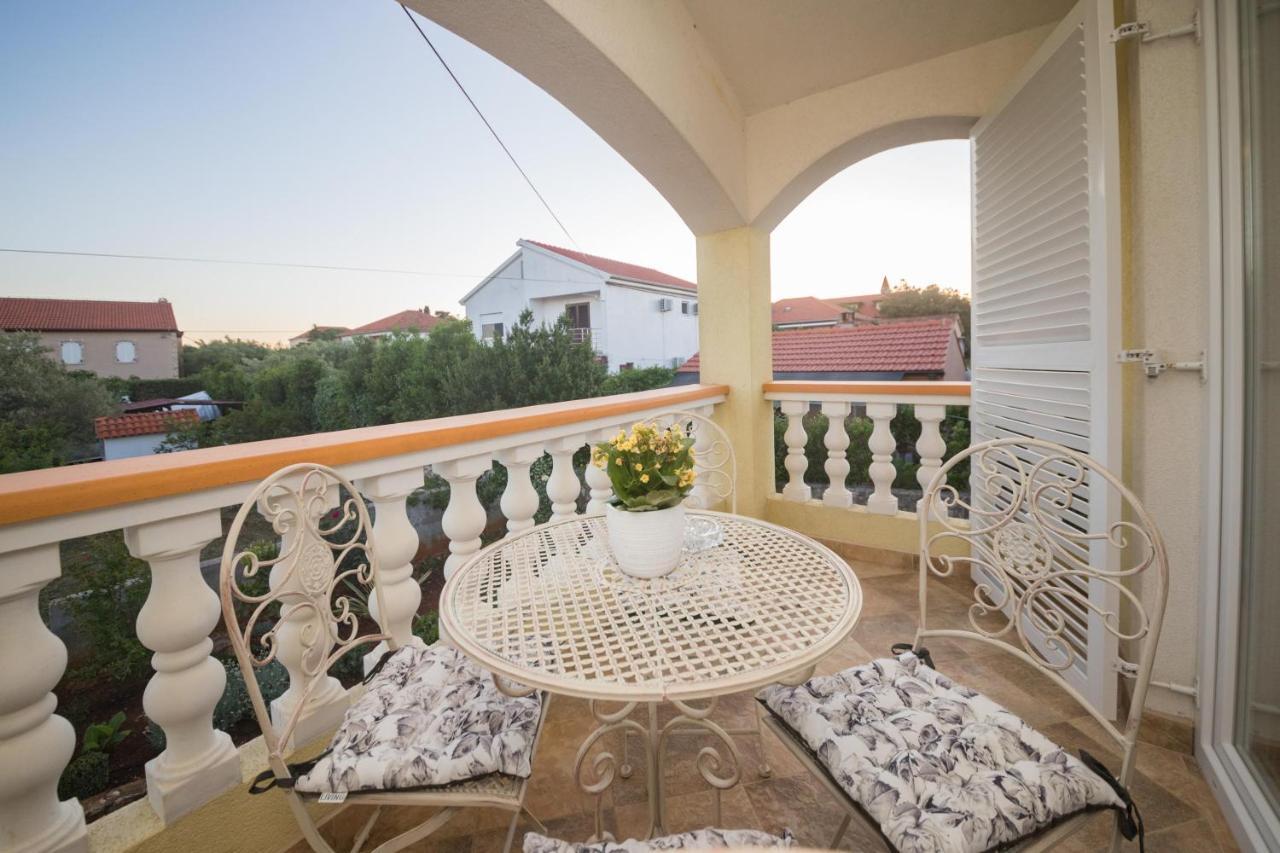Apartmani Lenka Ugljan Esterno foto