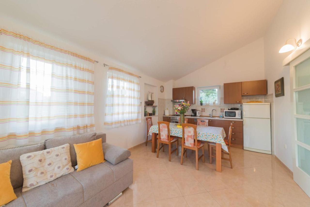Apartmani Lenka Ugljan Esterno foto
