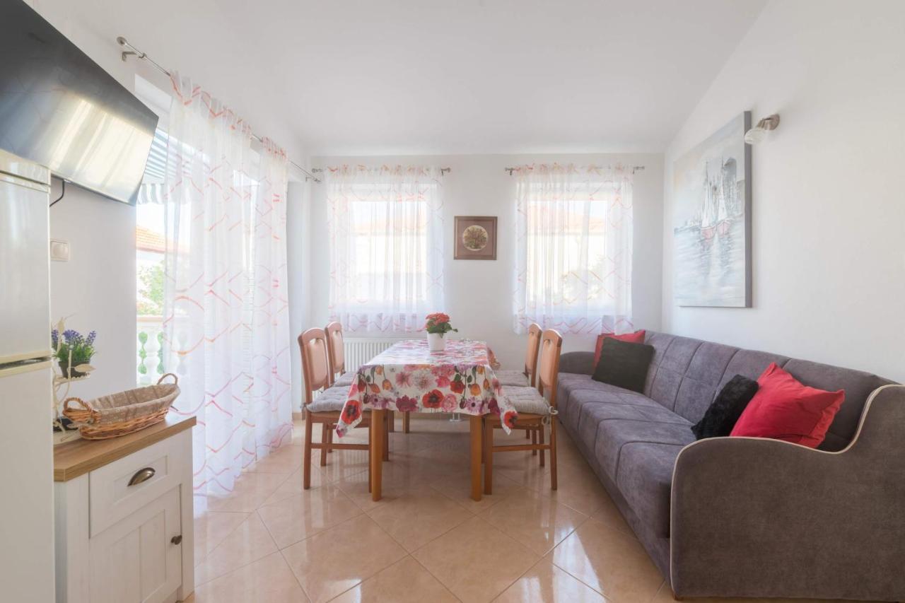 Apartmani Lenka Ugljan Esterno foto