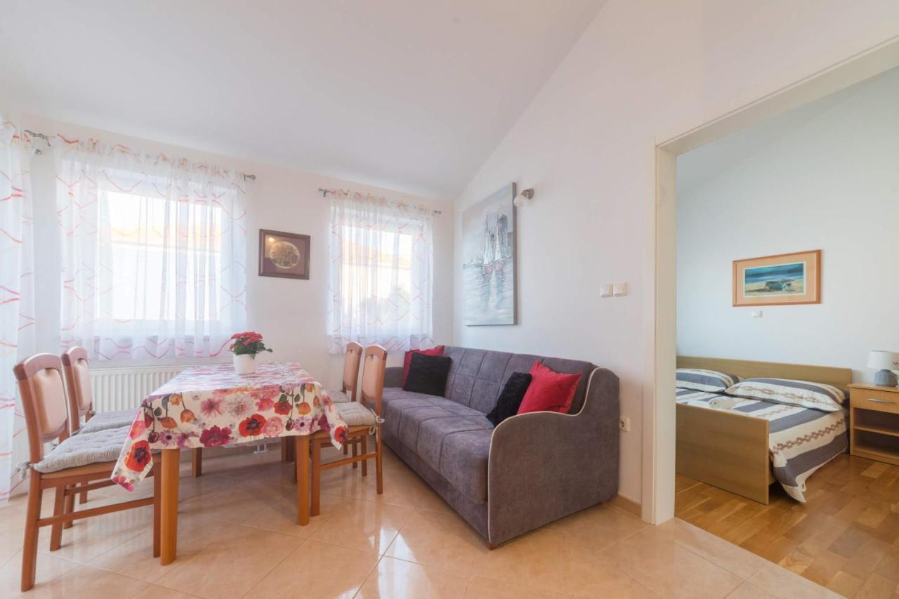 Apartmani Lenka Ugljan Esterno foto
